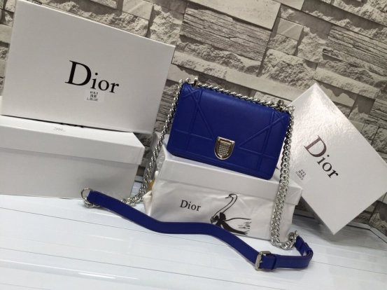 Thiết kế mẫu hộp giấy Dior hcm
